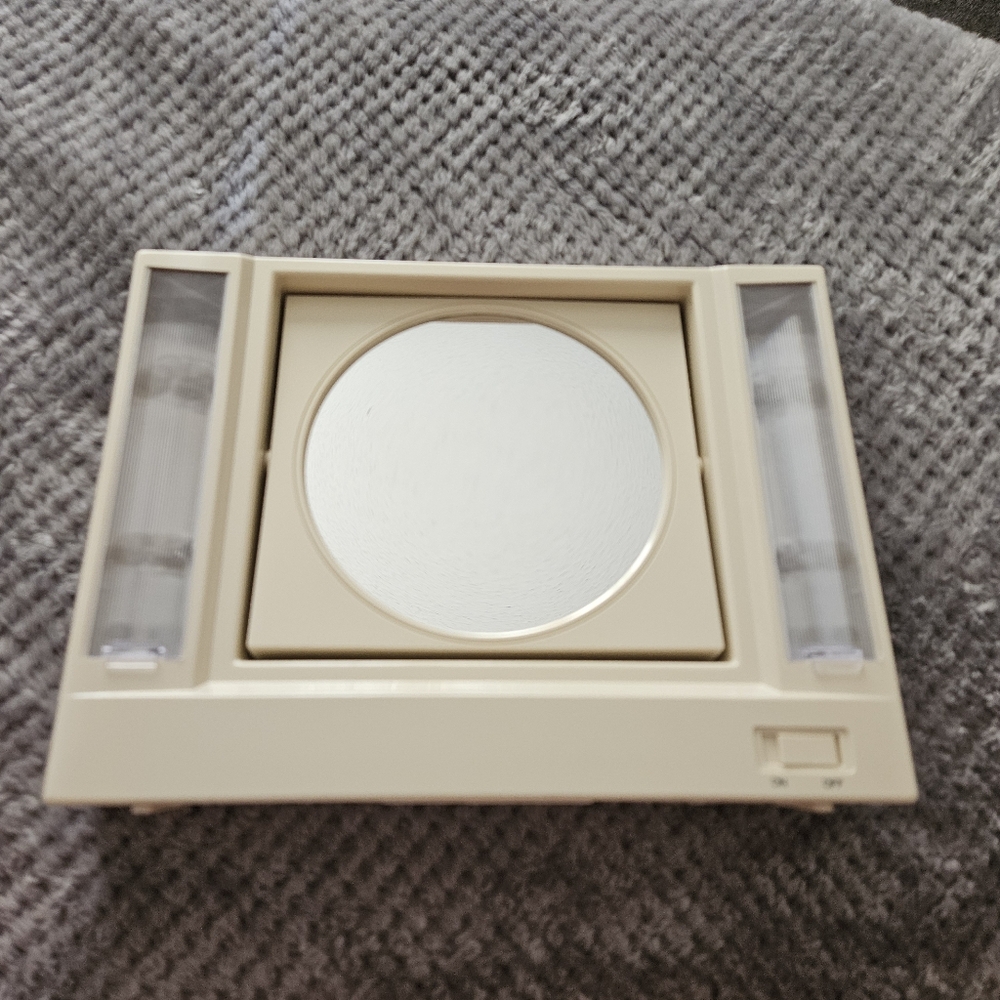 Vintage 1986 Avon Reflections Of Beauty Lighted Make Up Mirror